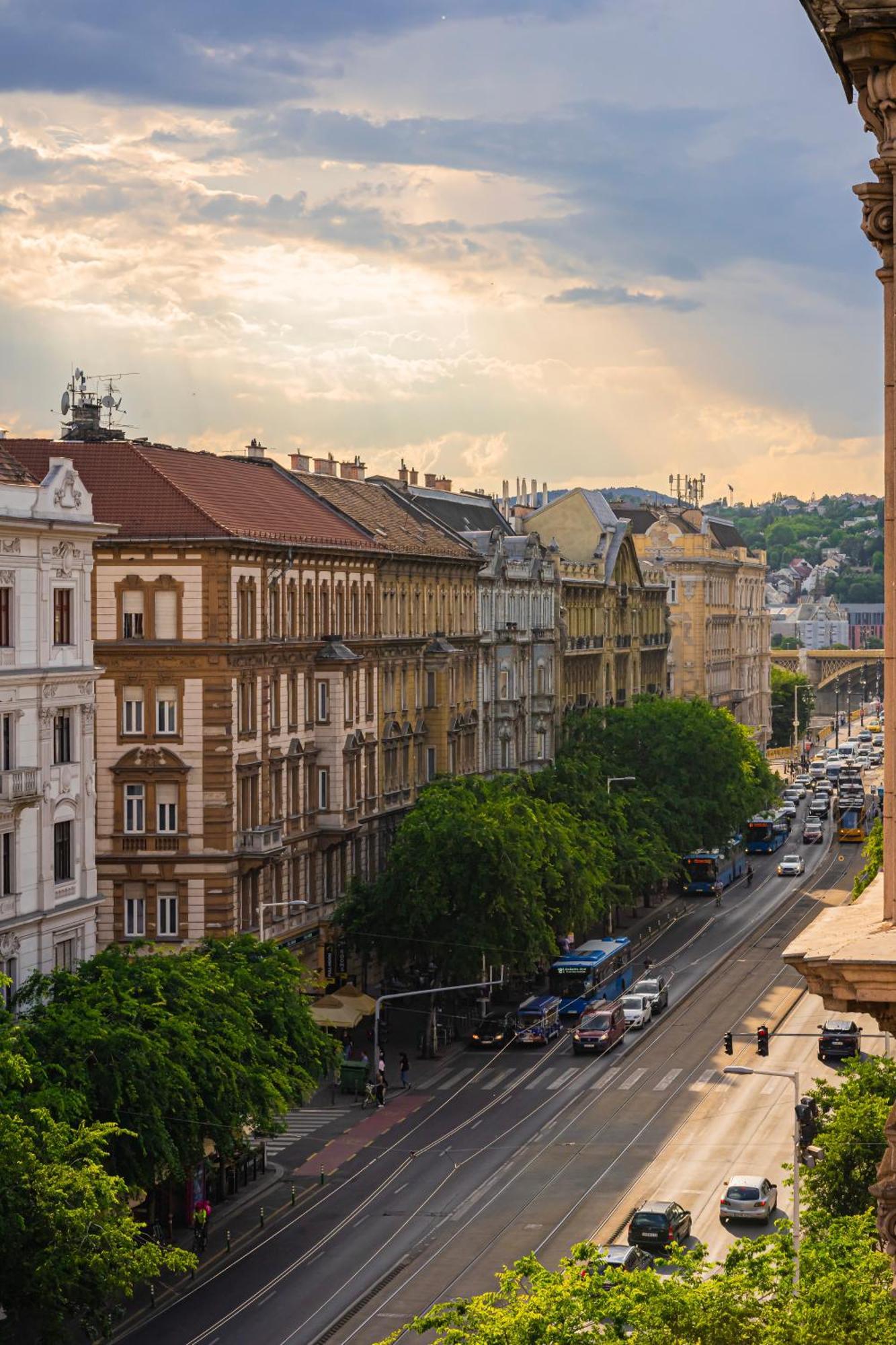 Luxurious Prestige Apartment On The St Stephen Road Budapeste Exterior foto